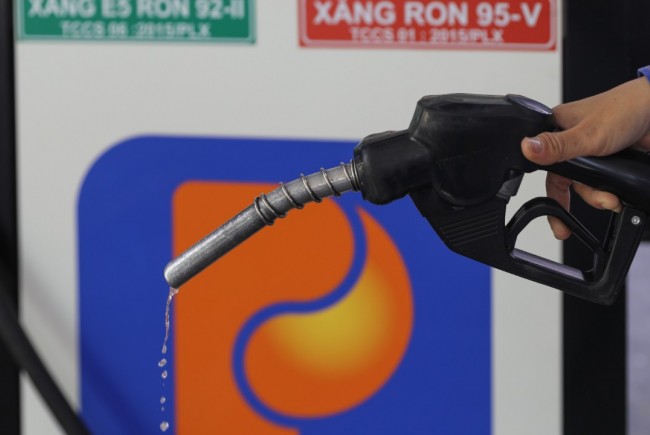 Lawmakers approve environmental tax cut on gasoline